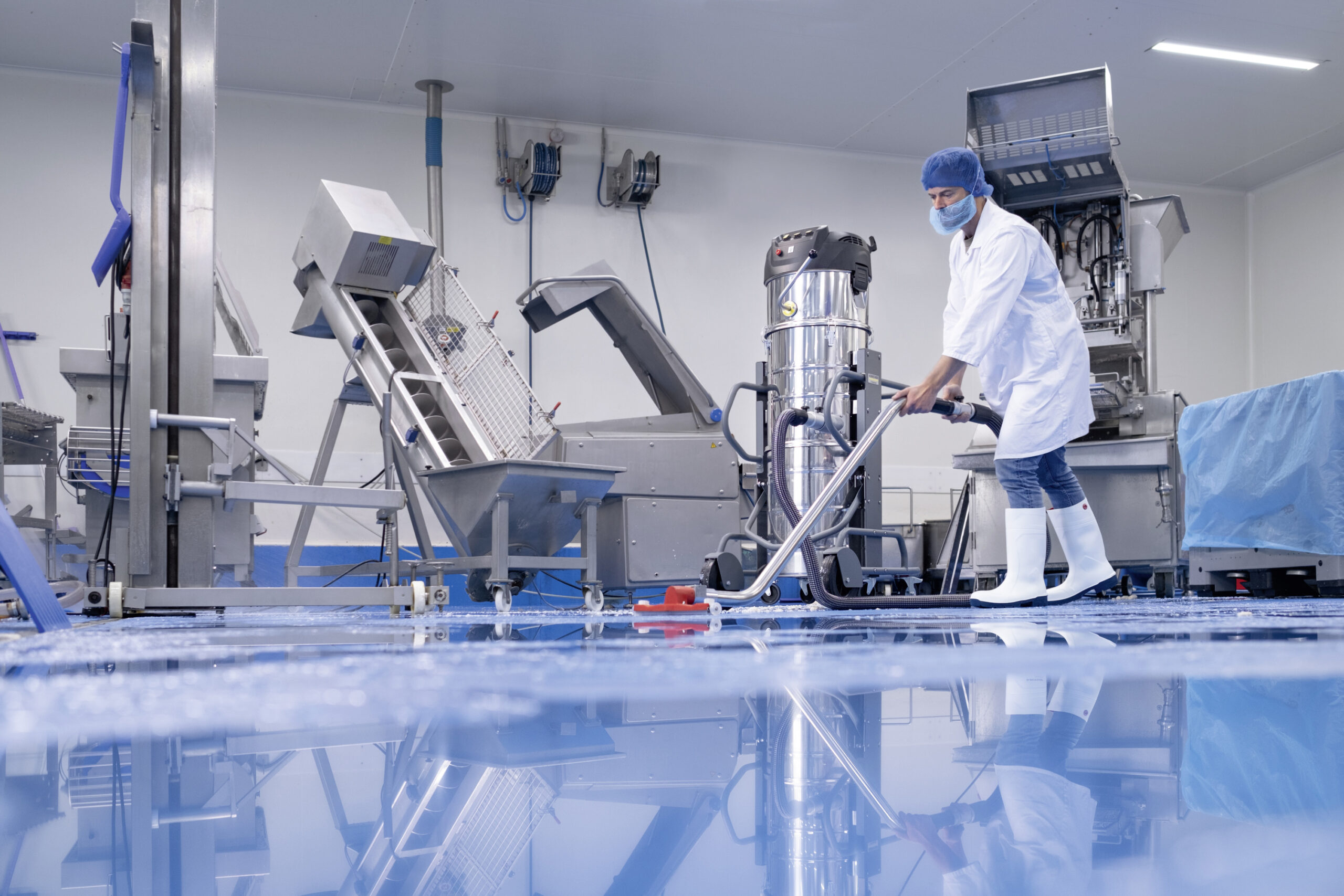 IVM_100_Food_industry_fishfactory_vaccum_app_03_CI20_1382px Kärcher Industriesauger IVM 100/36-3 Oss